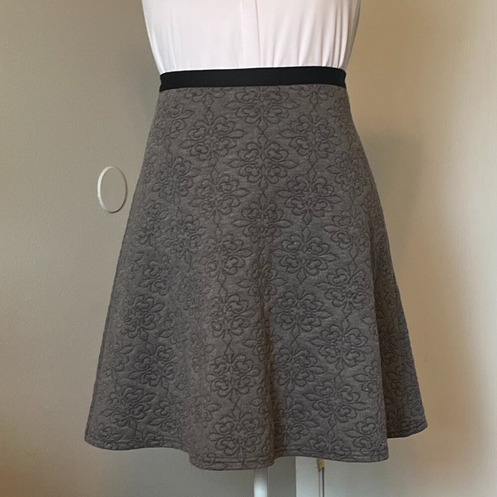 Cupio Gray Knee-Length Skirt